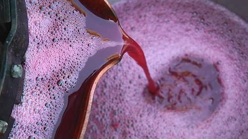 пролить через марлю