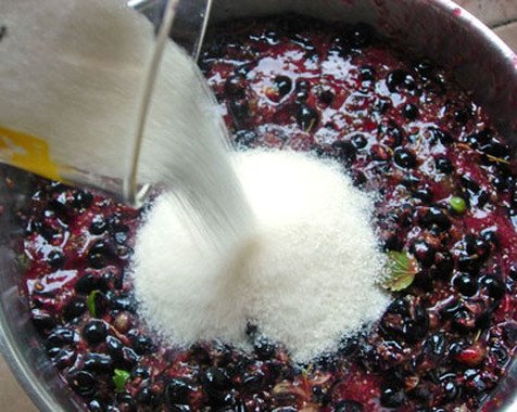 добавить сахар