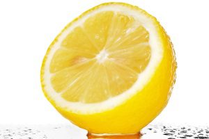 Как приготовить вкусный напиток из самогона и лимона Половина лимона