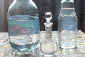 Во время перегонки первое, что происходит, - это испарение головок Лунная уборка