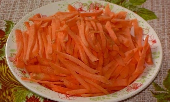 Режем морковь