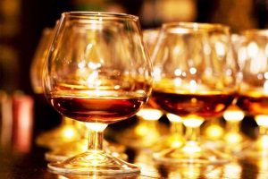 Этикетка коньяка Коньячный бокал