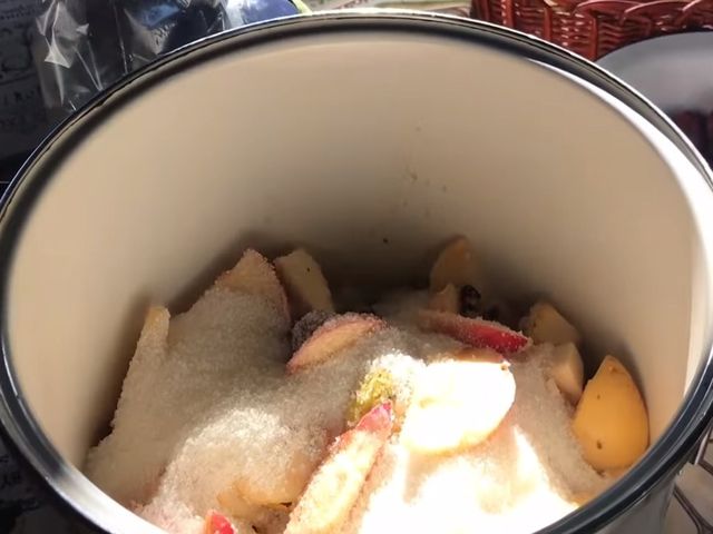яблоки с сахаром