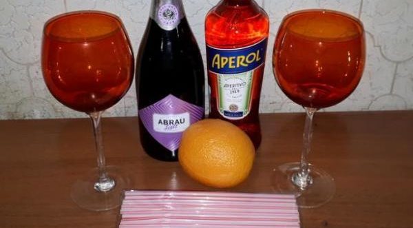 Рецепт коктейля Апероль Шприц в домашних условиях.