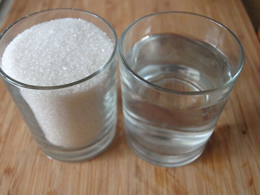 Сахар и вода