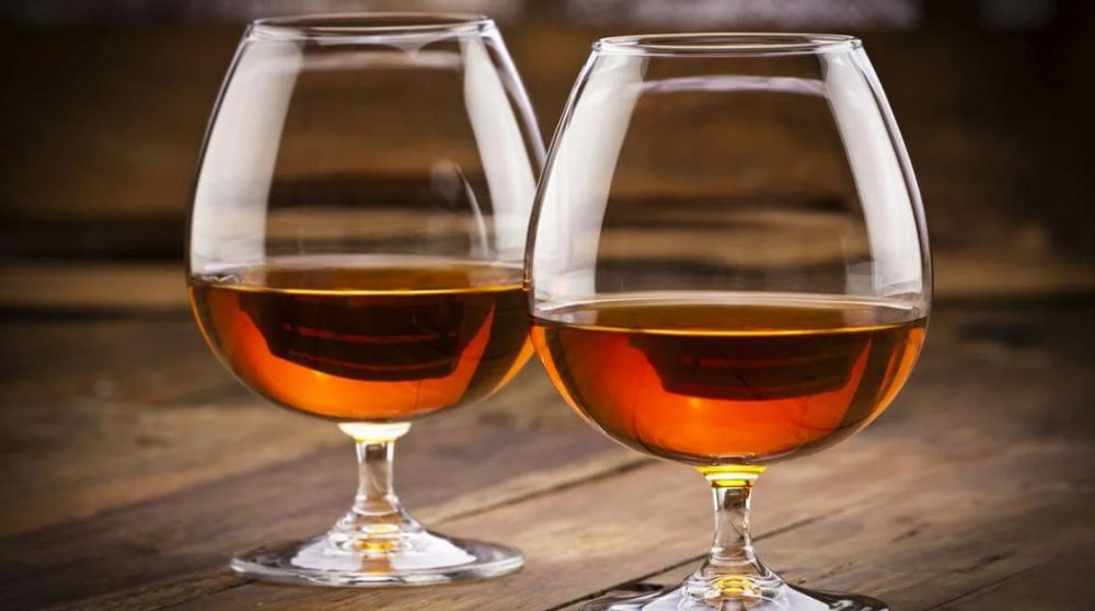 Приятный коньячный цвет напитка.