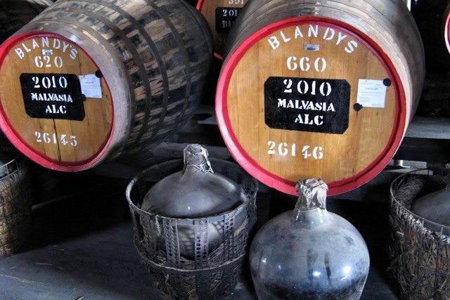 Вино Мальвазия: особенности, виды, культура употребления